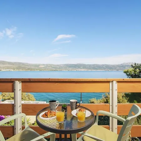 Bua - Beautiful Seafront Apartment *