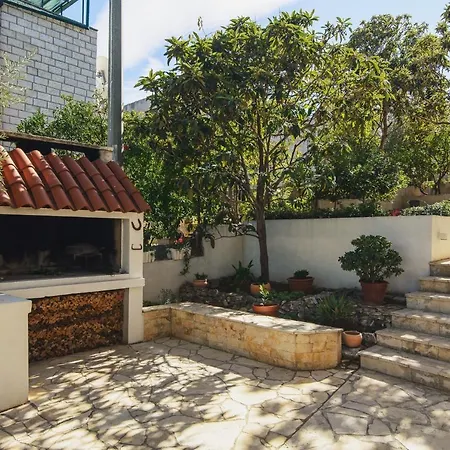 Apartment Bua - Beautiful Seafront Trogir