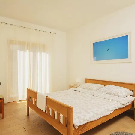 Bua - Beautiful Seafront Apartment *